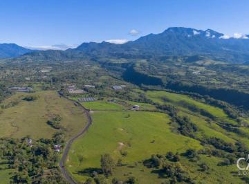 Terreno / Lote , Volcan · Finca de 76 Ha en Venta en Cordillera con Rio, Colinas y Cascada, Chiriqui