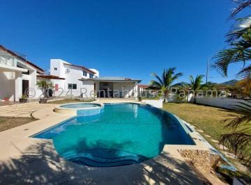 Casa de 3 habitaciones, Panamá · Venta Casa con Piscina Privada en Gorgona (+ 800 m de Terreno!)