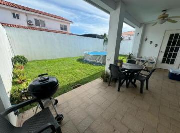 Casa · 254m² · 3 Recámaras · 2 Estacionamientos · Vendo Casa Quinta de Versalles Modelo Lion en Esquina