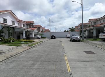 Casa · 253m² · 3 Recámaras · 2 Estacionamientos · Se Vende Casa Quinta de Versalles Modelo Toledo