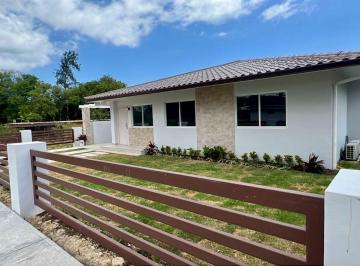 Casa de 3 habitaciones, San Carlos · Vendo Casa con Piscina Para Estrenar en Punta Barco