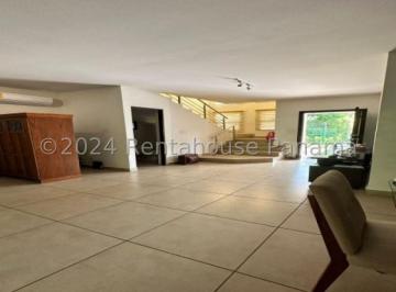 Casa de 3 habitaciones, San Miguelito · Amplia Casa en Venta en Brisas del Golf
