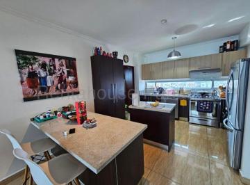 Apartamento de 3 habitaciones, Panamá · Apartamento Dúplex de 3 Recámaras con Vista Al Mar en Av Balboa