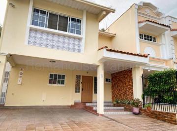 Casa de 3 habitaciones, Panamá · Venta de Casa con 326 m² en Betania PH Altos de Miraflores 25 - 8303sr