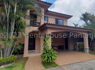 Casa de 3 habitaciones, Panamá · Venta de Casa con 243 m² en Versalles PH Versalles 1 26 - 6258sr