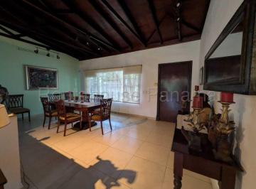 Casa de 3 habitaciones, Panamá · Venta de Casa en Curundu