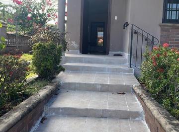 Casa · 346m² · 3 Recámaras · 2 Estacionamientos · Venta Casa en Brisas del Golf San Miguelito / Ar