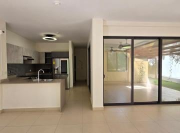 Casa · 273m² · 3 Recámaras · 3 Estacionamientos · Casa con Paneles Solares en River Valley - Panamá Pacífico
