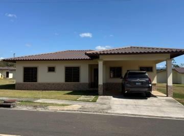 Casa de 3 habitaciones, Dolega · Casa Amoblada de 3 Habitaciones en Alquiler – Doral Villas, Los Algarrobos. Chiriquí.