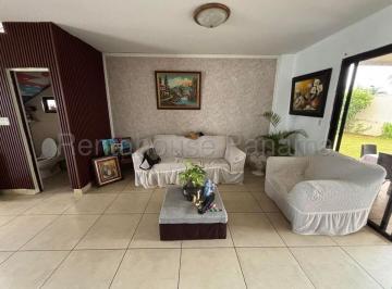 Casa de 4 habitaciones, San Miguelito · Amplia Casa en Venta en Brisas del Golf