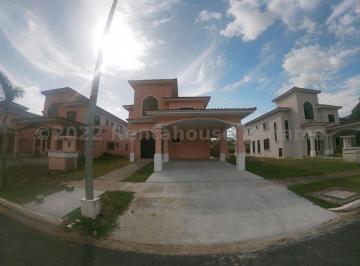 Casa de 3 habitaciones, Panamá · Venta de Casa en Clayton