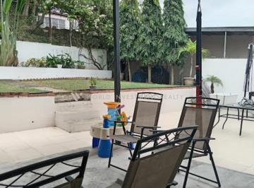 Casa · 158m² · 2 Recámaras · 1 Estacionamientos · Moderna Casa en Venta con Amplio Patio