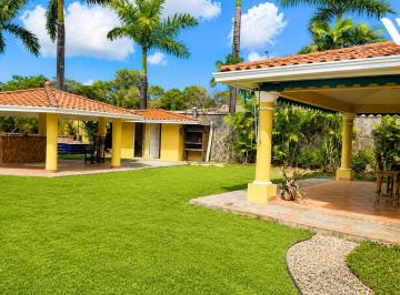 Casa · 550m² · 4 Recámaras · 6 Estacionamientos · Se Vende Casa en Costa del Este | Costa Dorada