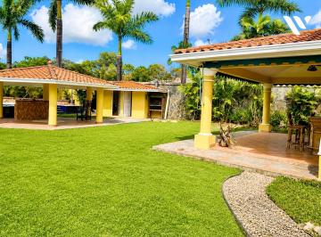 Casa · 550m² · 4 Recámaras · 6 Estacionamientos · Se Vende Casa en Costa del Este | Costa Dorada