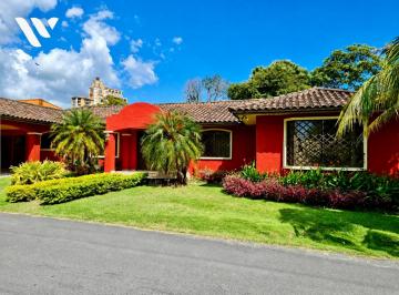 Casa · 450m² · 4 Recámaras · 4 Estacionamientos · Se Vende Casa en Coronado Golf