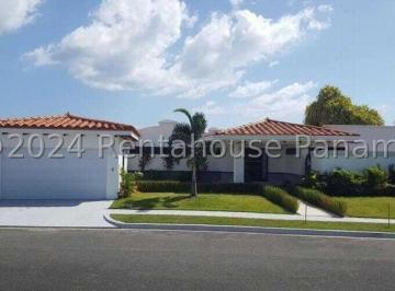 Casa de 4 habitaciones, San Carlos · Beach Front House For Sale in Vista Mar Golf & Beach Resort
