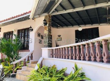 Local comercial , Panamá · Venta de Casa Comercial en Carrasquilla