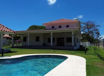 Casa de 4 habitaciones, Chame · Venta de Casa de Playa Nueva con Piscina en Coronado – Cerca del Golf