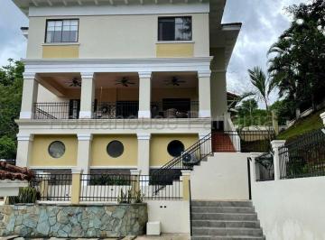 Casa de 4 habitaciones, Panamá · Venta de Casa en Clayton