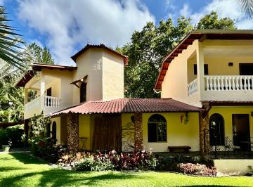 Casa de 4 habitaciones, Chame · Casa en Altos de María con Estudios Independientes | Lote 2,416 m²