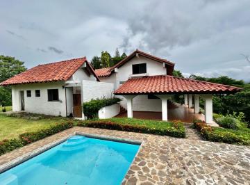 Casa de 4 habitaciones, Chame · Hacienda Hermosa con Cascada Privada | 10 + Hectáreas Tituladas | Sorá, Capira – $750,000
