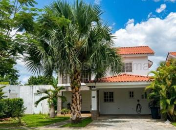 Casa de 4 habitaciones, Panamá · Casa en Venta en Versalles