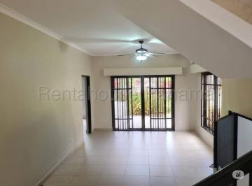 26-1472YD Presentamos esta hermosa casa en venta, una oportunidad única de inver · Venta Casa Clayton