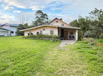 Casa · 242m² · 4 Recámaras · 1 Estacionamientos · Vendo Casa con Gran Terreno en Volcan