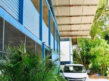 Bodega-Galpón-Depósito · 700m² · 3 Recámaras · 2 Estacionamientos · Alquiler Bodega 700 m² Ubicación Céntrica Vv