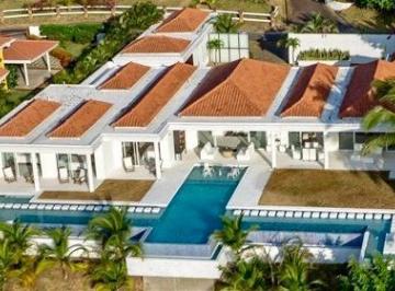 Casa · 529m² · 4 Recámaras · 8 Estacionamientos · Espectacular Casa de Playa en Costa Esmeralda