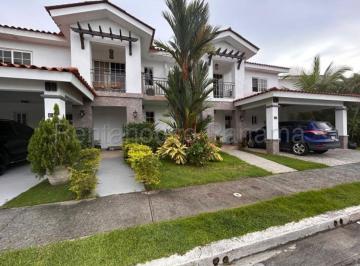 Casa de 4 habitaciones, Panamá · Casa en Venta en Versalles