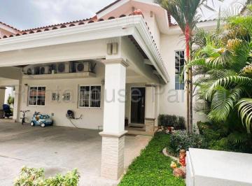 Casa de 3 habitaciones, Panamá · Venta de Casa en Reserva de Versalles