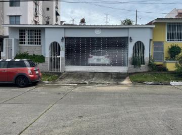 Casa · 179m² · 3 Recámaras · 2 Estacionamientos · Casa en Venta Altos de Santa Maria