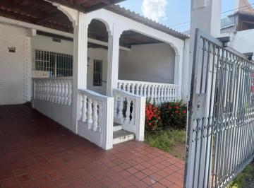 Casa · 310m² · 3 Recámaras · 2 Estacionamientos · Venta de Casa en Cerro Viento Centrica Ideal Para Negocio