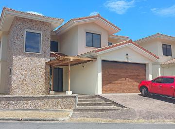 Casa · 325m² · 4 Recámaras · 2 Estacionamientos · Venta de Casa PH Vista Mar Golf Beach & Resort