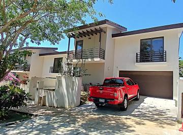 Casa · 304m² · 3 Recámaras · 2 Estacionamientos · Venta Casa PH Nativa, Panamá Pacífico