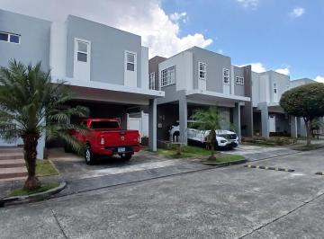 Casa · 188m² · 3 Recámaras · 2 Estacionamientos · Venta Casa PH Victoria, Brisas del Golf