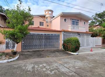 Casa · 230m² · 3 Recámaras · 2 Estacionamientos · Venta de Casa en Condado del Rey, Ancón Panamá