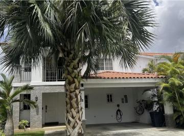 Casa · 255m² · 4 Recámaras · 2 Estacionamientos · Venta de Casa en Versalles 4 Habitaciones 442 m² A. Q.