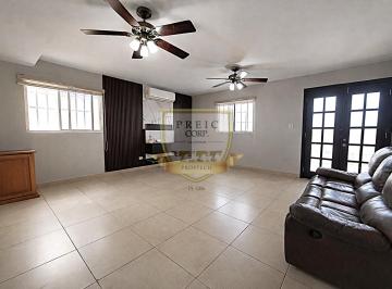 Casa · 233m² · 3 Recámaras · 2 Estacionamientos · Vendo Casa en Altos de Panamá Residencial Cerrado J. C.