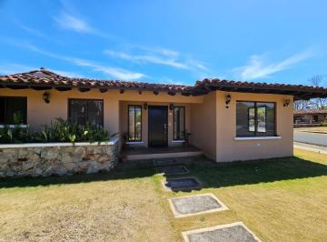 Casa de 4 habitaciones, Chitré · Venta de Casa en Comunidad Cerrada de Prestigio en Cubita, Chitré