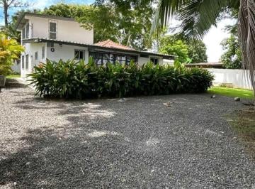 Casa · 150m² · 3 Recámaras · 4 Estacionamientos · Alquilo Casa Playa Corona Amoblada