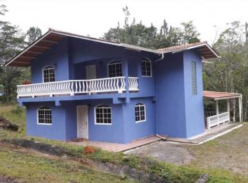 Casa · 200m² · 4 Recámaras · 3 Estacionamientos · Alquilo Casa Grande de 2 Pisos en Cerro Azul