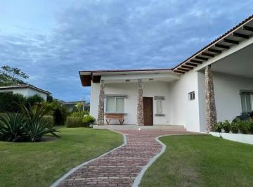 Casa de 3 habitaciones, San Carlos · Casa de Playa en La Mare Punta Barco | 3 Recámaras con Piscina en Residencial Privado