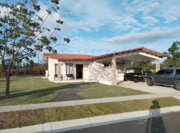 Casa de 3 habitaciones, San Carlos · Casa de Playa en La Mare Punta Barco | 3 Recámaras con Piscina en Residencial Privado