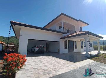 Casa · 349m² · 4 Recámaras · 2 Estacionamientos · Se Vende - Alquila Casa de Lujo en Volcán |1,705 M²|$555.000/$2.800