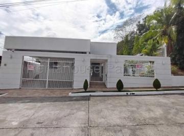 Casa de 4 habitaciones, San Miguelito · Casa en Brisas del Golf en Venta