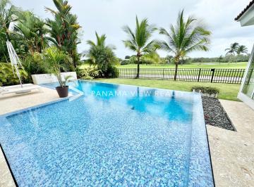 Casa · 743m² · 4 Recámaras · 5 Estacionamientos · Fairway Estates / Santa Maria / Venta
