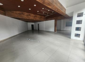 Local comercial · 190m² · 4 Estacionamientos · Local Para Showrooms!