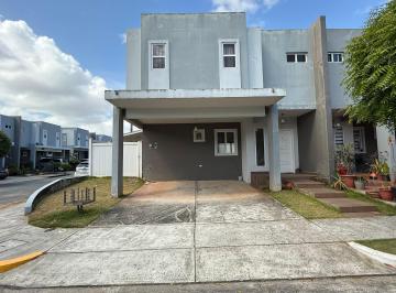 Apartamento de 3 habitaciones, San Miguelito · Remate Bancario: Casa de Esquina en PH Victoria Js
